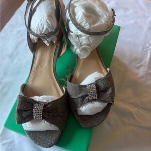 Elegant 10W Silver Pewter Women's Heels with Bow Accent